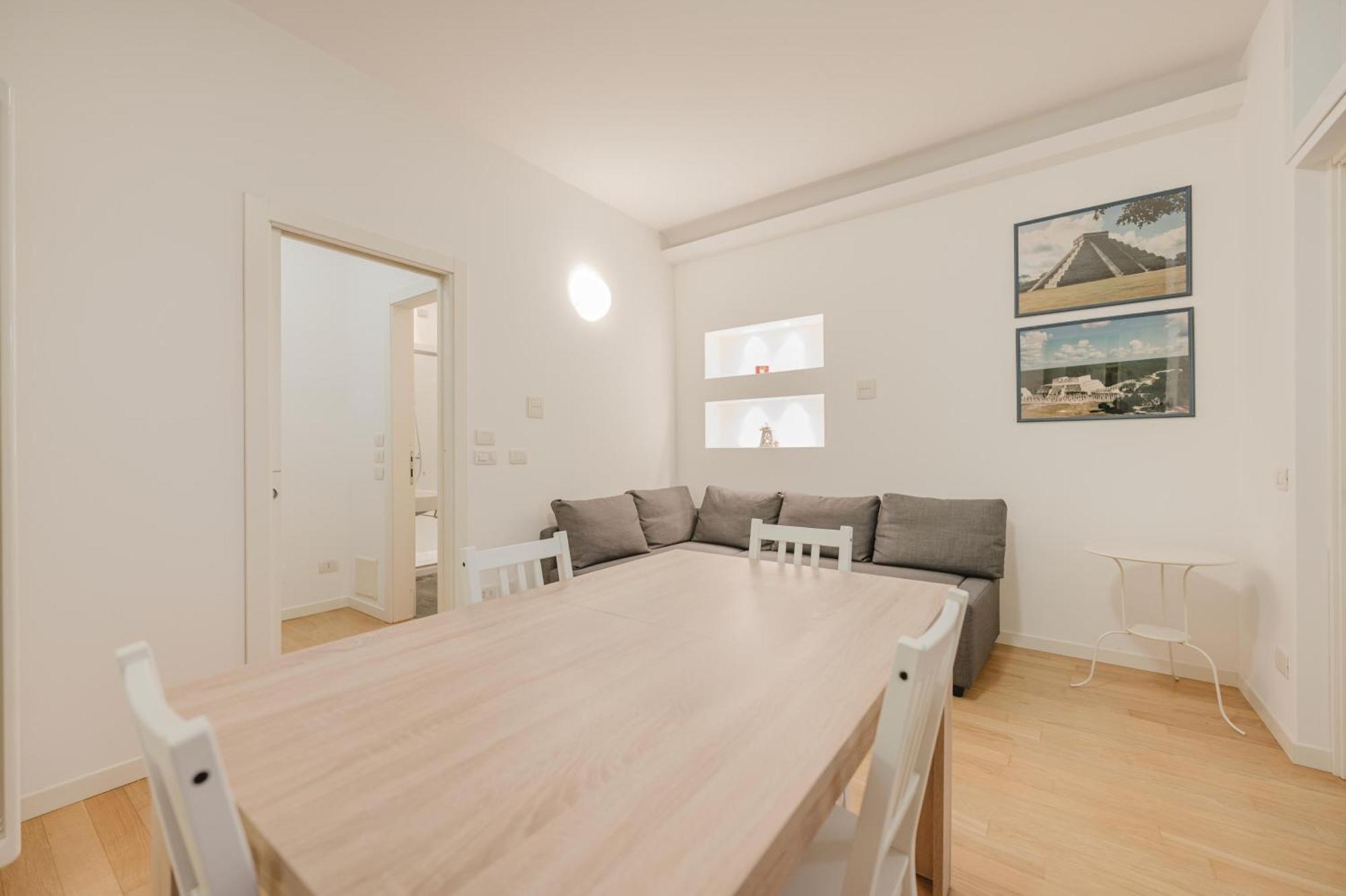 Train Station Apartment *